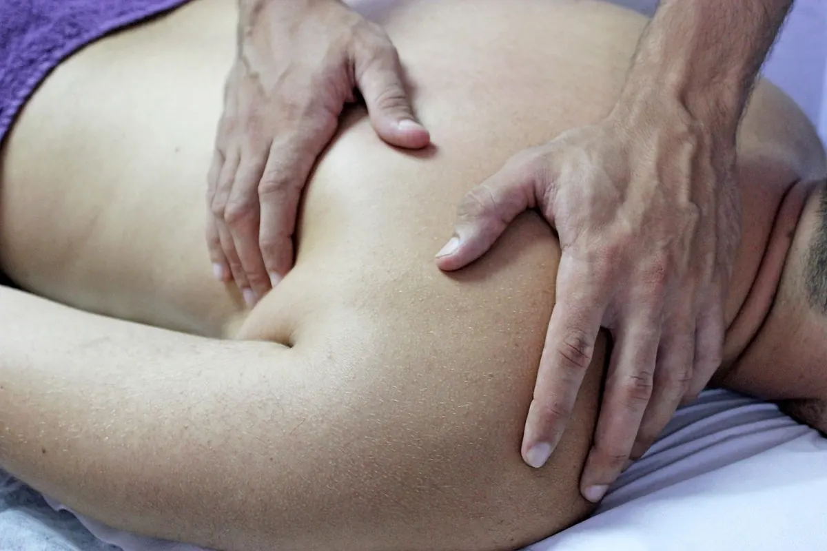 Should You See a Physiotherapist or a Chiropractor for Back Pain?